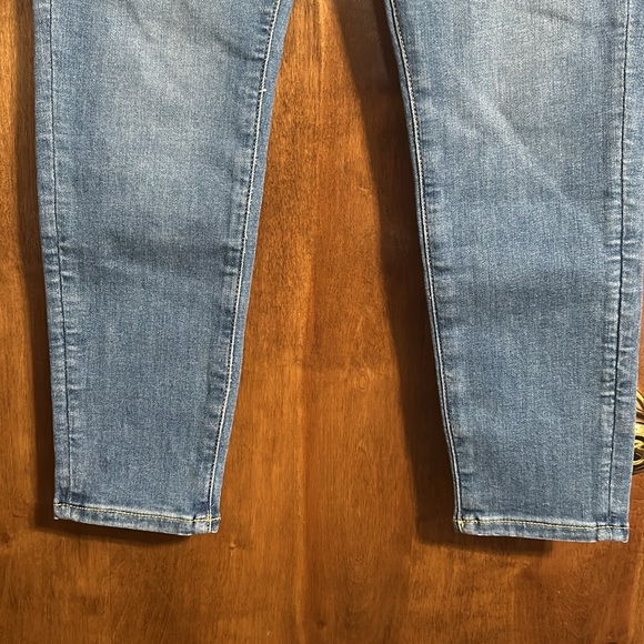 AE Next Level Stretch Super High-Waisted Jeans - Picture 12 of 13